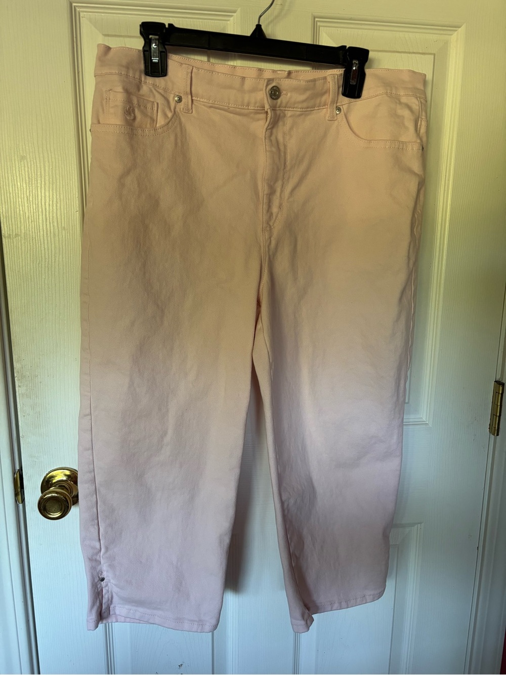 Gloria Vanderbilt Women’s Light peach capris SZ14! Excellent condition 34/19